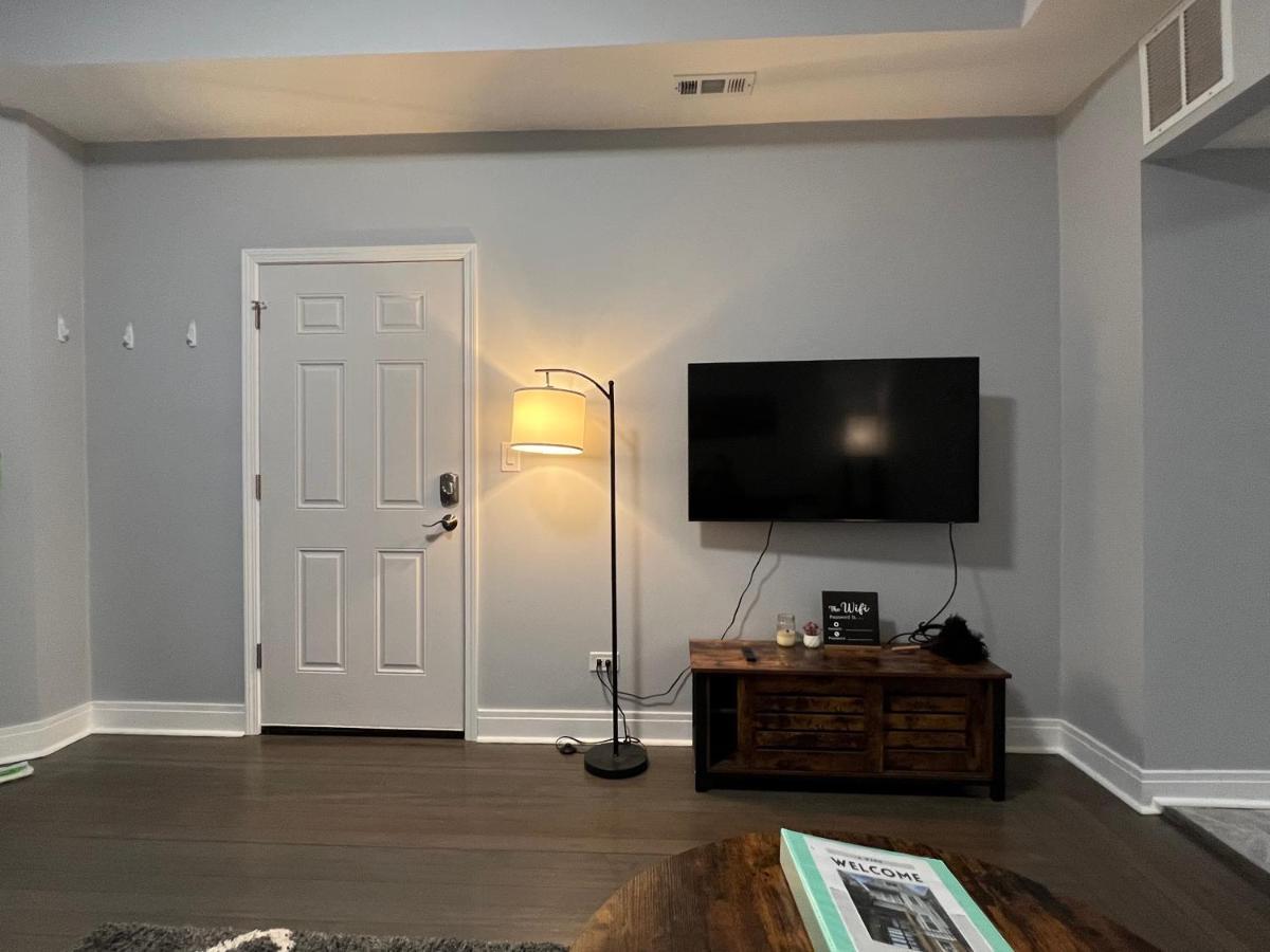 Lovely Logan Square 2-Bedroom In Chicago Extérieur photo